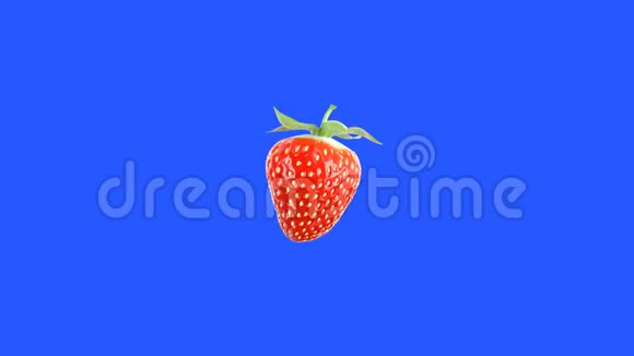 草莓掉进牛奶溅在蓝色屏幕上视频的预览图