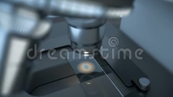 实验室显微镜科学研究检测样品载玻片中的化学滴视频的预览图