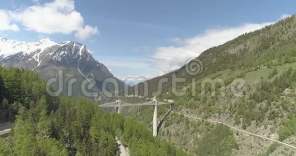 瑞士桥上NapolA惊人的电影镜头视频的预览图