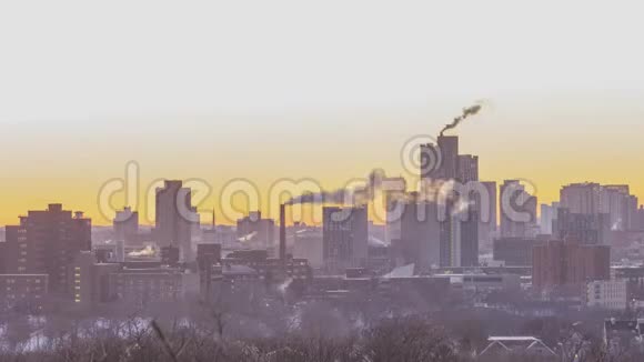 在充满活力的冬季日落4KUHD时间推移上明尼阿波利斯一层层建筑物的特写镜头视频的预览图