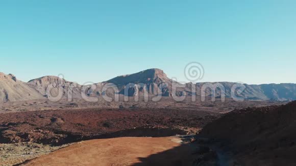 空中景观泰德国家公园沙漠冰冻的熔岩和高山火山脚视频的预览图