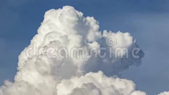 云和天空的时间流逝视频的预览图