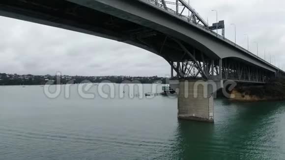 奥克兰海港大桥视频的预览图