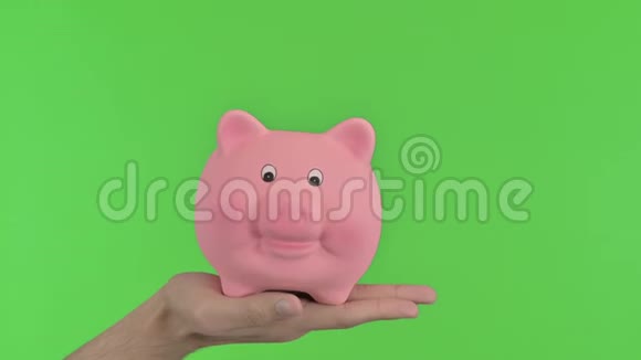 把钱放在猪银行ChromaKey视频的预览图