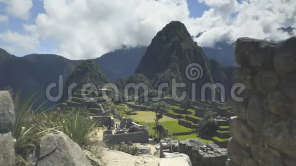 在秘鲁马丘比丘遗址中寻找视频的预览图