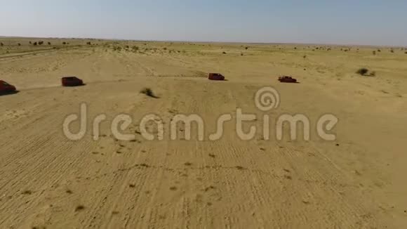 一片印度沙漠的广阔景色视频的预览图