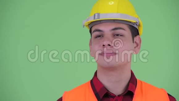 幸福青年多民族建筑工人的思想面貌视频的预览图