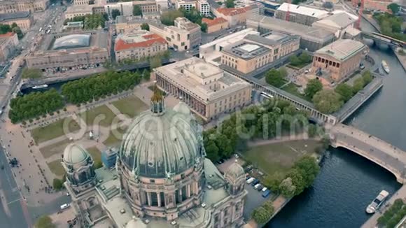 柏林大教堂和阿尔特斯博物馆视频的预览图