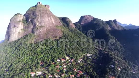 里约热内卢佩德拉达加韦亚市美丽的石山视频的预览图