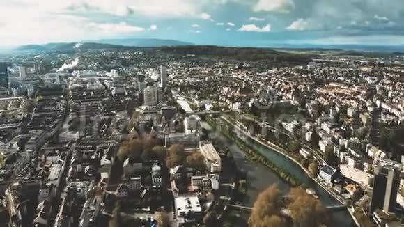 瑞士苏黎世Kreis5区和Wipkingen区高空超移视频的预览图