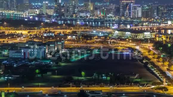 阿联酋迪拜豪华城市夜间新现代建筑景观视频的预览图