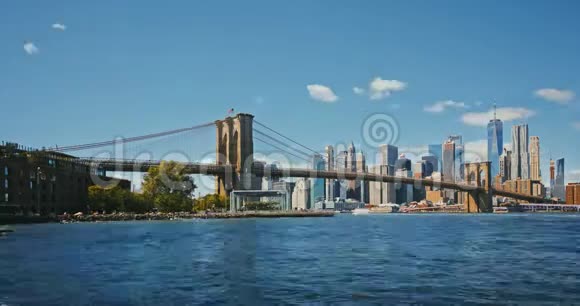 布鲁克林大桥日落时曼哈顿与纽约市景观美国4K时差视频的预览图