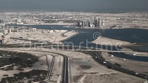 迪拜在沙漠中未开发的城市领土视频的预览图