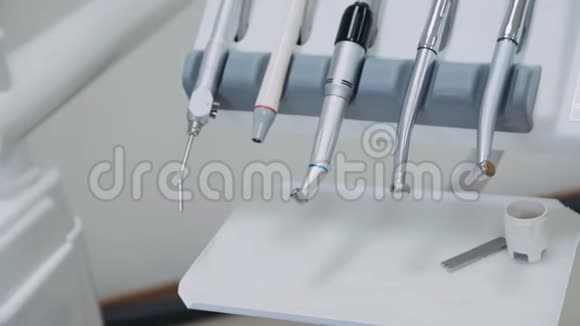 带设备的牙科椅近景4K视频的预览图
