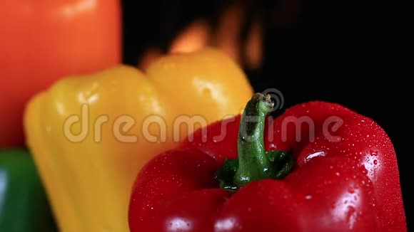 带火焰的甜椒视频的预览图