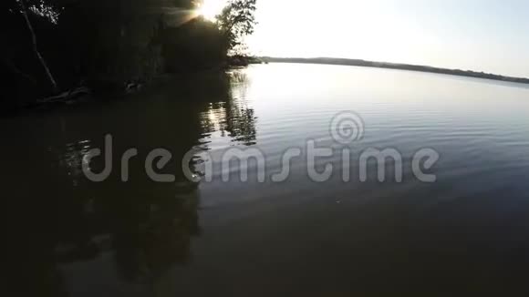 在日落湖的时候飞翔视频的预览图