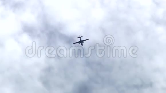 秘密飞行的小型私人飞机视频的预览图