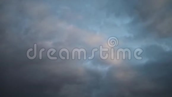 意大利北部隆巴迪地区美丽的科莫湖明亮的碧水和山景视频的预览图