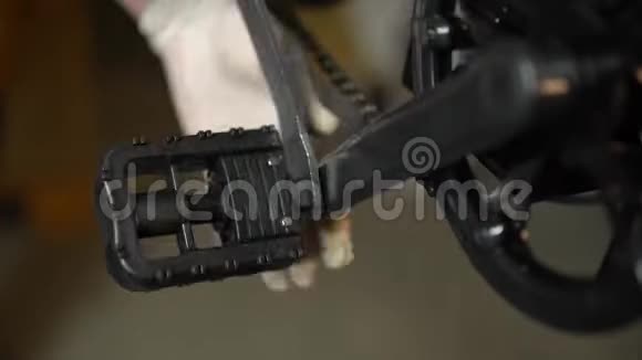 自行车维修服务组装一辆新自行车视频的预览图
