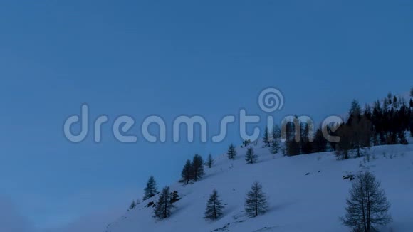 意大利阿尔卑斯山上的日落视频的预览图