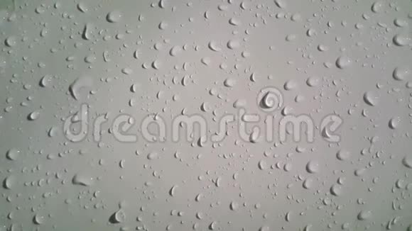 灰色银色金属壁滴水近景视频的预览图