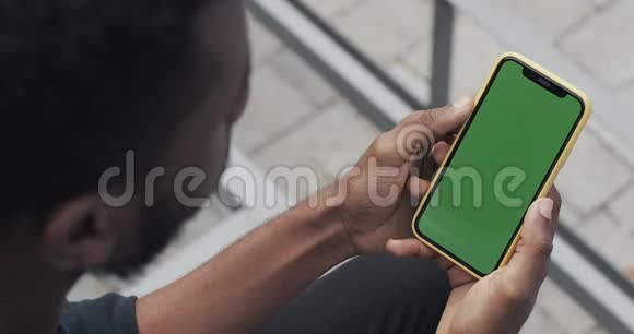 乌克兰利沃夫2019年7月24日人类使用模拟绿色屏幕视频的预览图