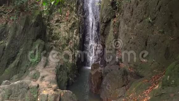 布吉岛上的BangPae瀑布视频的预览图