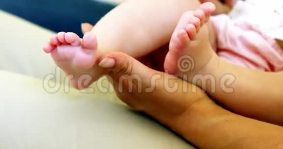 宝宝的脚视频的预览图