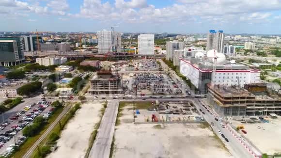 空中镜头迈阿密布莱特里火车市中心视频的预览图