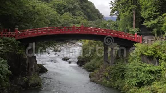 日本传统桥Shinkyo视频的预览图
