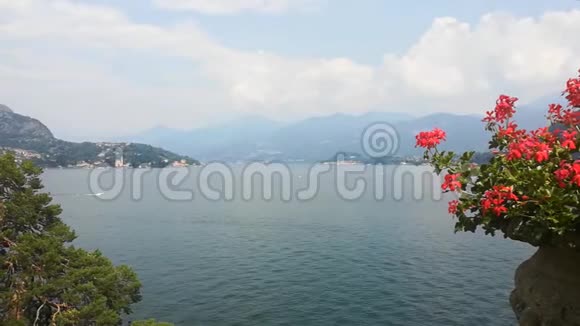 意大利北部的科莫湖动船从Balbianello别墅观看视频的预览图