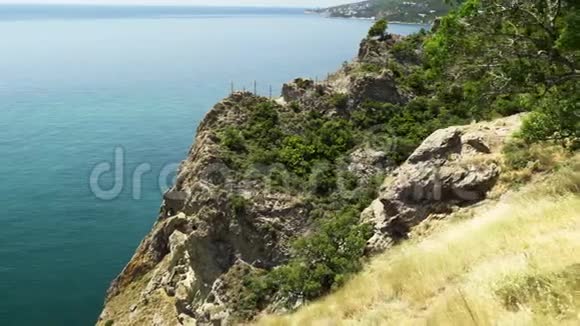 从山上看到美丽的黑海景色视频的预览图