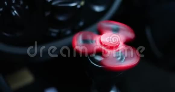 旋转器在车里旋转视频的预览图
