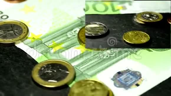 欧元的钱在餐桌上视频的预览图