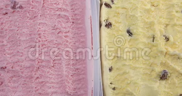 盒装不同口味冰淇淋的俯视图视频的预览图