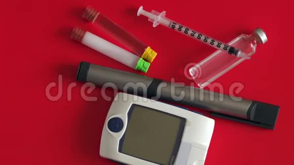 胰岛素注射器血糖仪测量血糖红底胰岛素视频的预览图