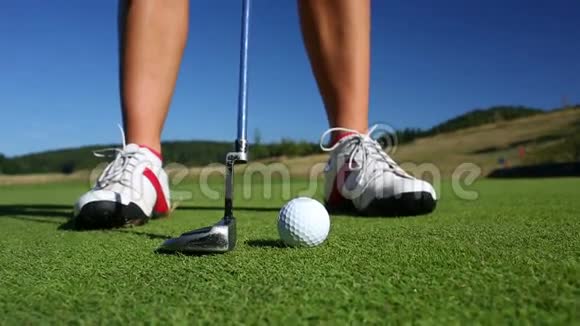 高尔夫球运动员视频的预览图