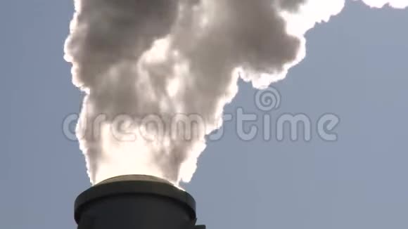 烟囱的关闭使大量的烟雾进入空气污染静态射击视频的预览图