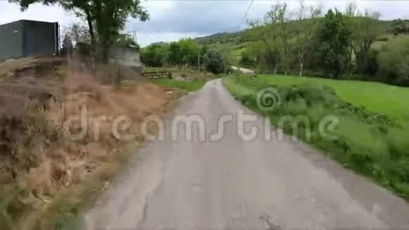 Barreiros村旁边的污物道视频的预览图