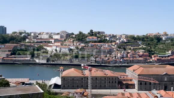 4kPorto天际线城市景观高架观景台展示兵马俑屋顶和杜洛河港口侧水视频的预览图