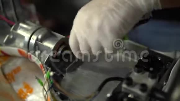 陀螺滑板车的装配与修理食宿服务8视频的预览图