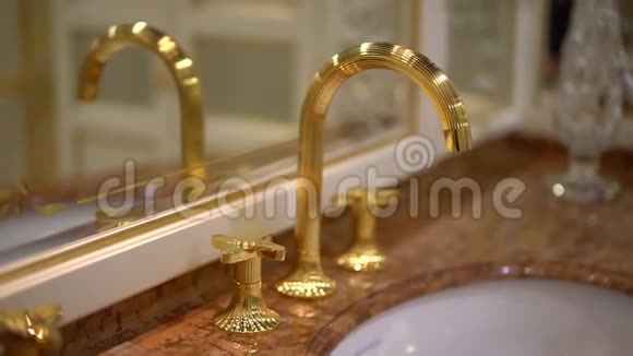 昂贵浴室管道的元素3视频的预览图