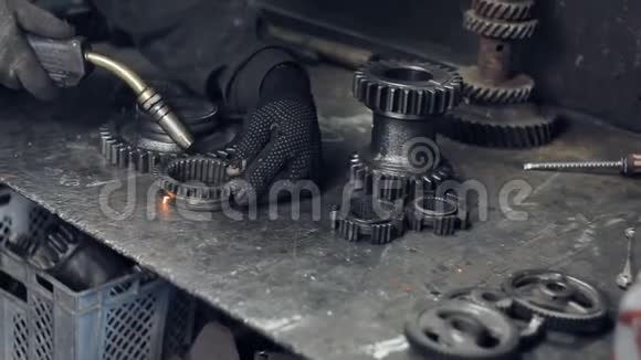金属齿轮的焊接视频的预览图