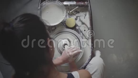 生产车间陶轮陶工视频的预览图