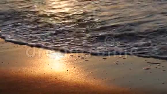 海滩海浪在下午哗啦啦视频的预览图
