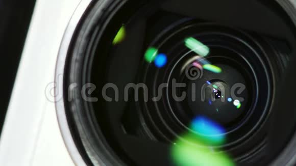 紧凑型摄像机镜头和光圈叶片机构反射耀斑循环视频的预览图