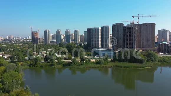 城市景观建筑地盘鸟瞰图视频的预览图