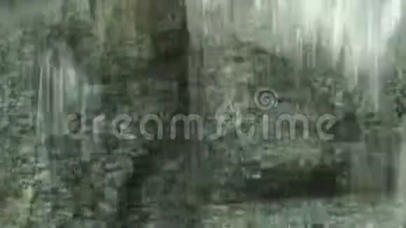 墙上的水溢出花岗岩墙视频的预览图