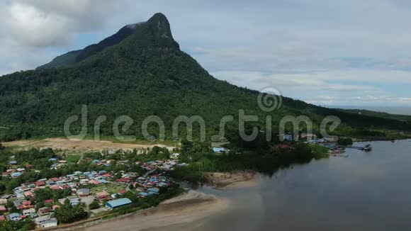 马来西亚库钦沙捞越的达迈地区的度假村和务虚会视频的预览图