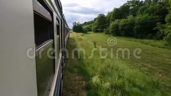 从窗外看火车视频的预览图